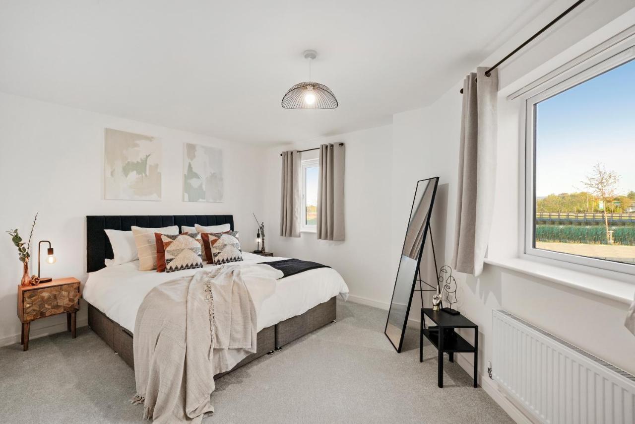Luxury Apartment At Holt House Milton Keynes Bagian luar foto