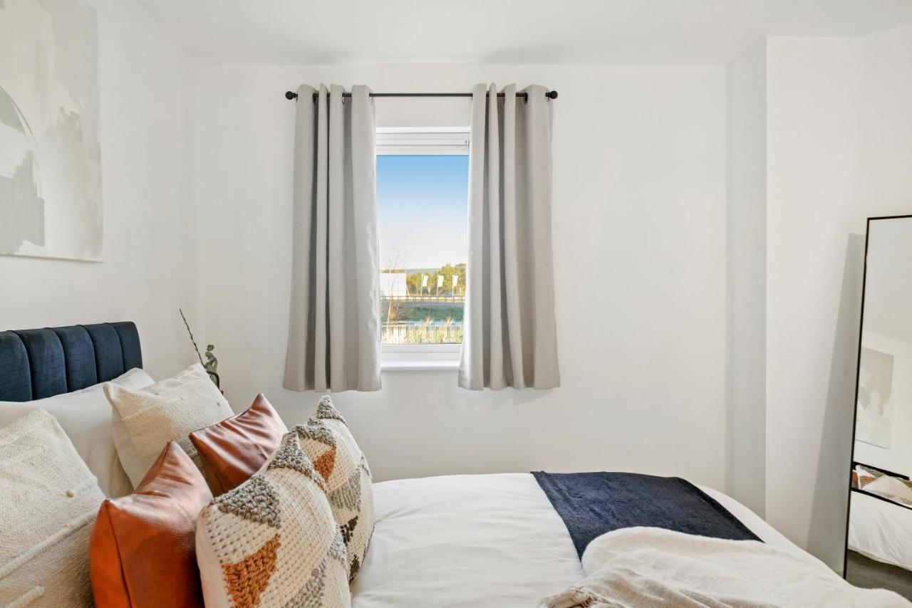 Luxury Apartment At Holt House Milton Keynes Bagian luar foto