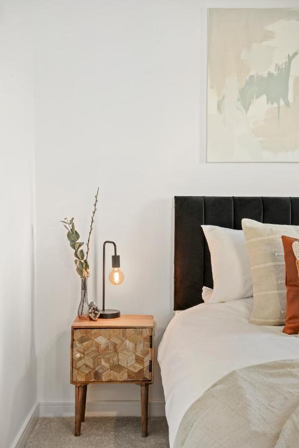Luxury Apartment At Holt House Milton Keynes Bagian luar foto