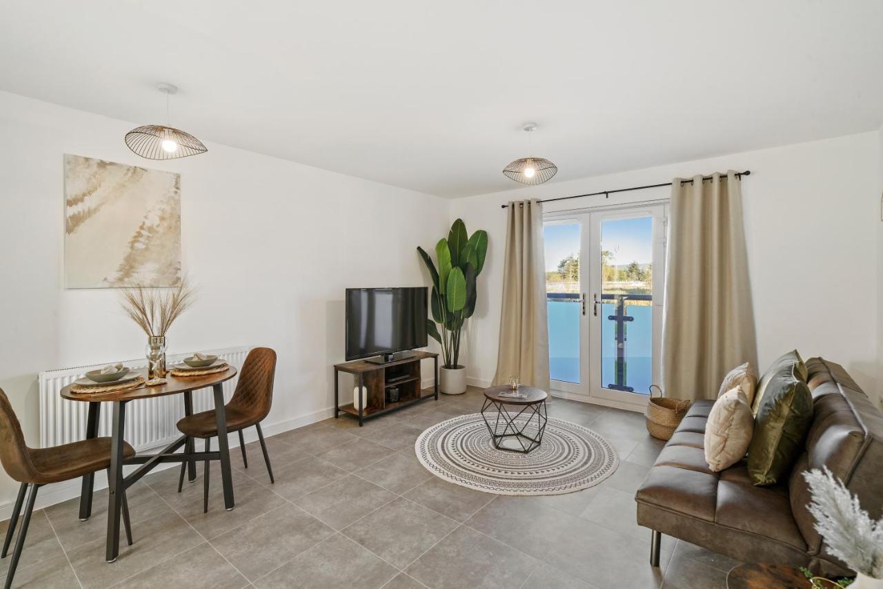 Luxury Apartment At Holt House Milton Keynes Bagian luar foto
