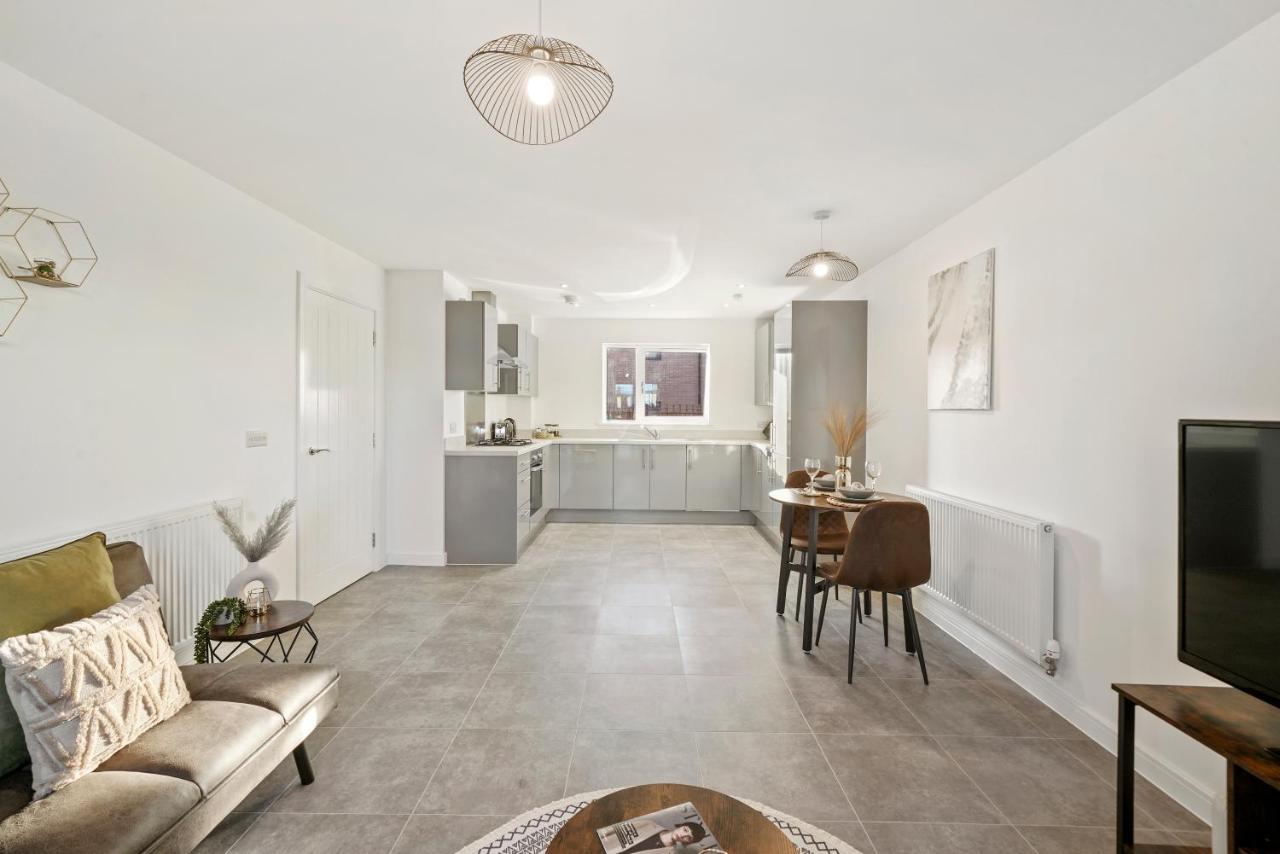 Luxury Apartment At Holt House Milton Keynes Bagian luar foto
